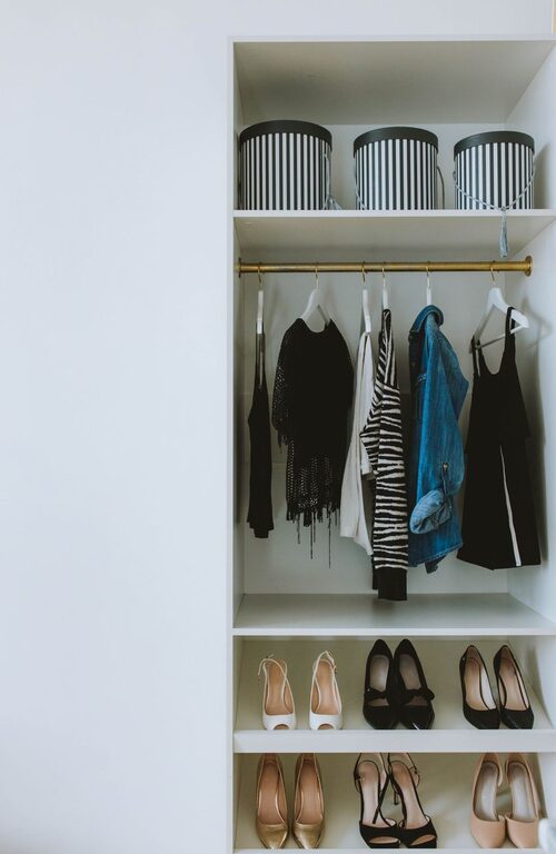 How to Build a Basic Capsule Wardrobe for Everyday Style